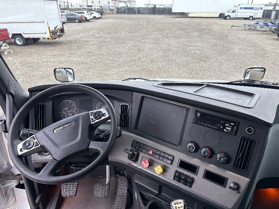 Sleeper Tractor-Heavy Duty Tractors-Freightliner-2020-T12664ST-Pasco-WA-536,121\n\t\tmiles-$ 61,500 - Image 11