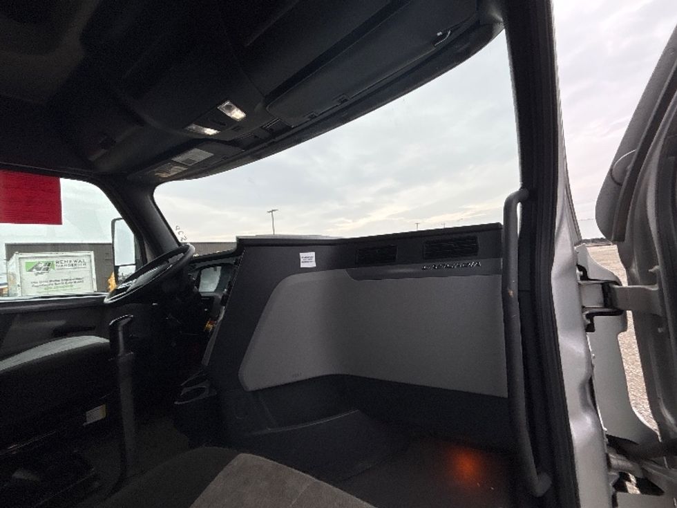 Sleeper Tractor-Heavy Duty Tractors-Freightliner-2020-T12664ST-Pasco-WA-536,121\n\t\tmiles-$ 61,500 - Image 14