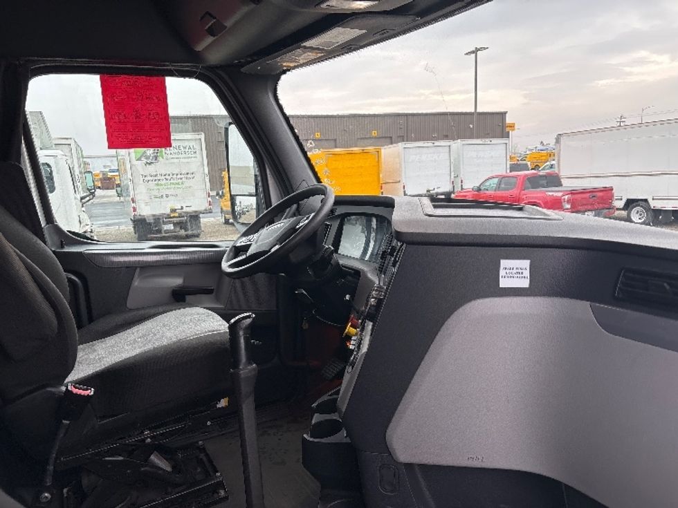 Sleeper Tractor-Heavy Duty Tractors-Freightliner-2020-T12664ST-Pasco-WA-536,121\n\t\tmiles-$ 61,500 - Image 15