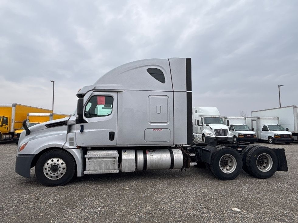 Sleeper Tractor-Heavy Duty Tractors-Freightliner-2020-T12664ST-Pasco-WA-536,121\n\t\tmiles-$ 61,500 - Image 4