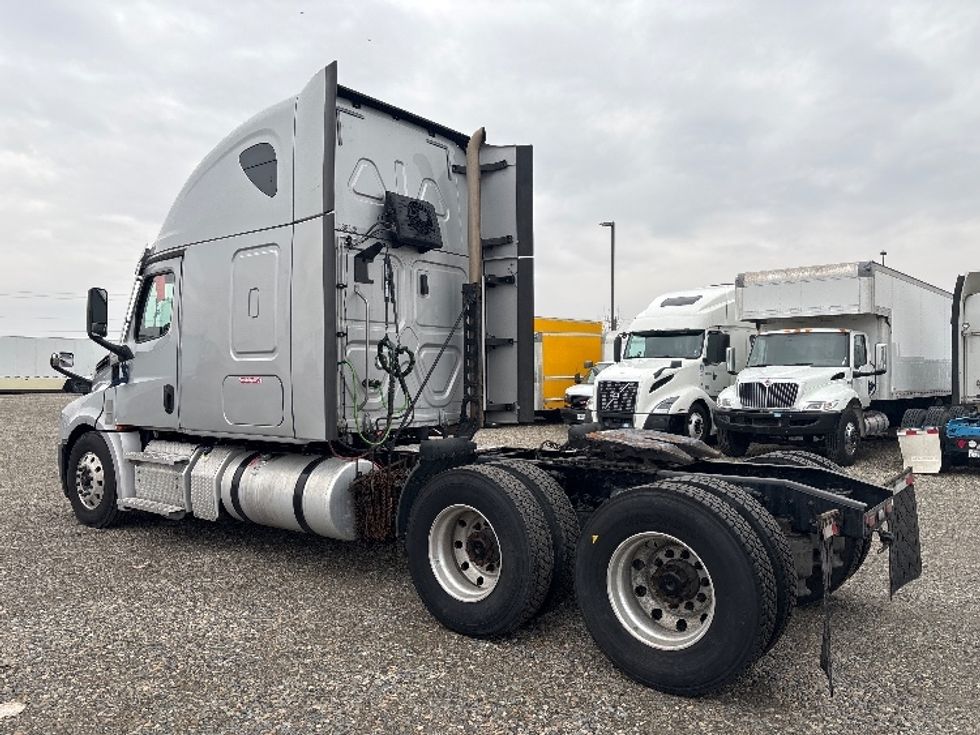 Sleeper Tractor-Heavy Duty Tractors-Freightliner-2020-T12664ST-Pasco-WA-536,121\n\t\tmiles-$ 61,500 - Image 5