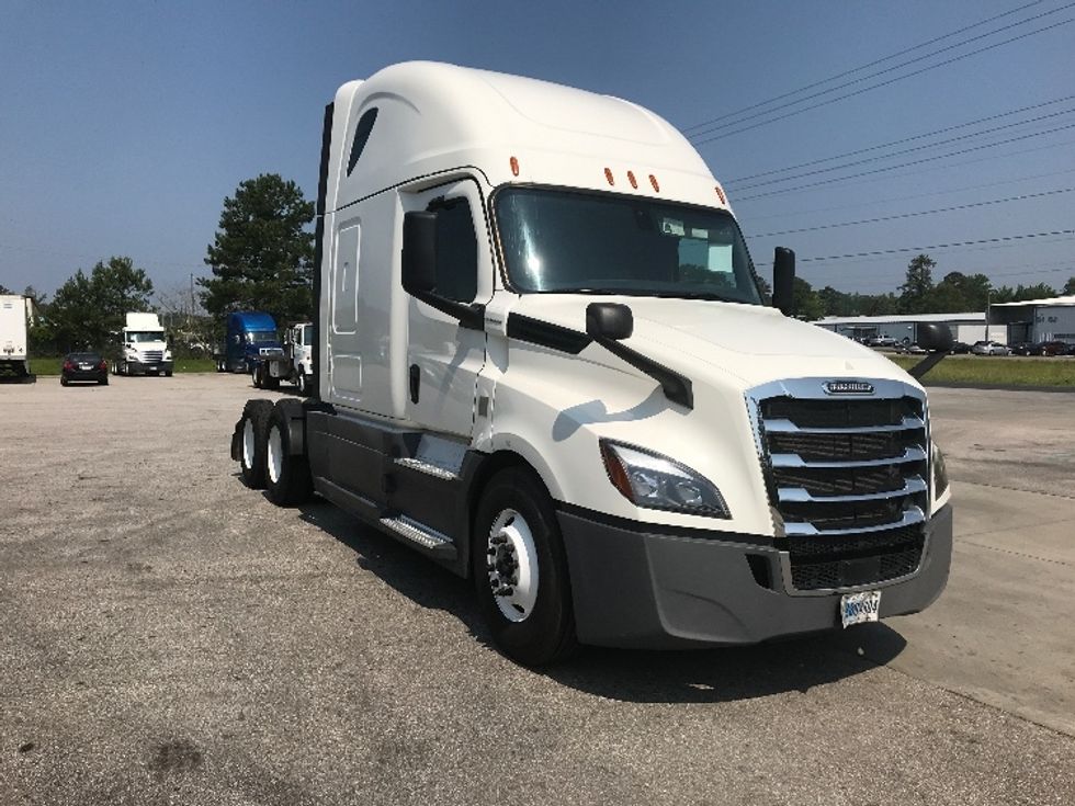 Sleeper Tractor-Heavy Duty Tractors-Freightliner-2020-T12664ST-Pell City-AL-564,225\n\t\tmiles-$ 56,250 - Image 1