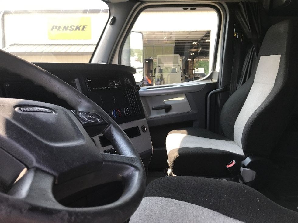 Sleeper Tractor-Heavy Duty Tractors-Freightliner-2020-T12664ST-Pell City-AL-564,225\n\t\tmiles-$ 56,250 - Image 10