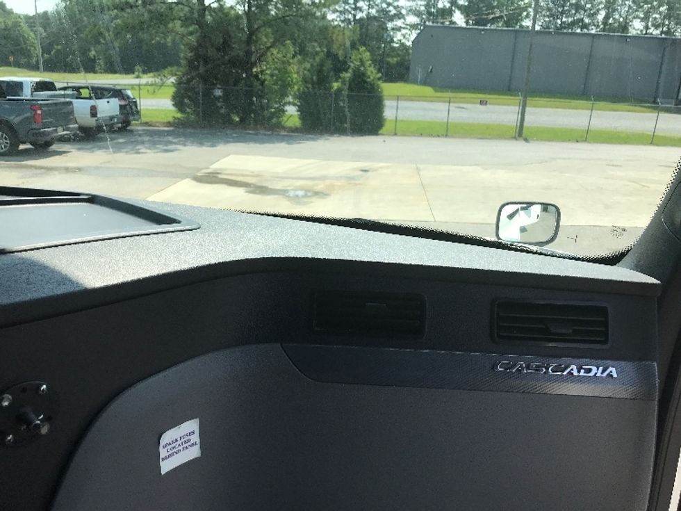 Sleeper Tractor-Heavy Duty Tractors-Freightliner-2020-T12664ST-Pell City-AL-564,225\n\t\tmiles-$ 56,250 - Image 14