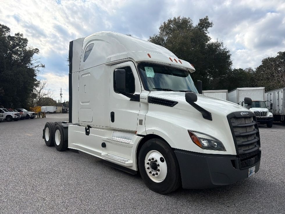 Sleeper Tractor-Heavy Duty Tractors-Freightliner-2020-T12664ST-Pensacola-FL-325,494\n\t\tmiles-$ 68,500 - Image 1