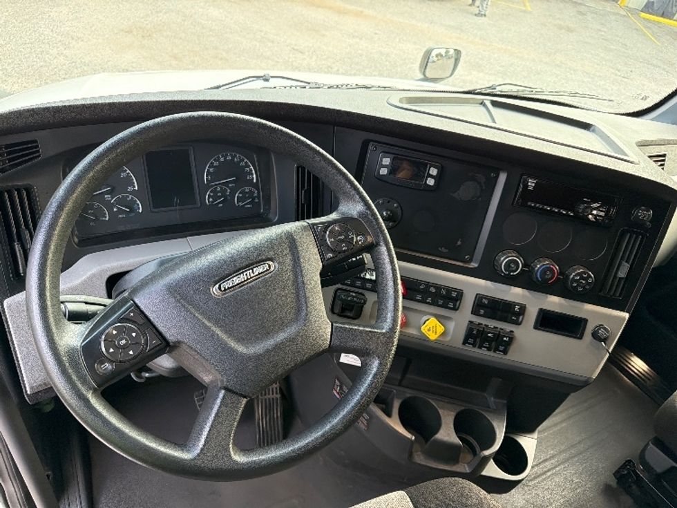 Sleeper Tractor-Heavy Duty Tractors-Freightliner-2020-T12664ST-Pensacola-FL-325,494\n\t\tmiles-$ 68,500 - Image 10