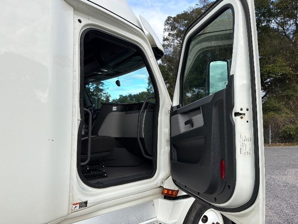 Sleeper Tractor-Heavy Duty Tractors-Freightliner-2020-T12664ST-Pensacola-FL-325,494\n\t\tmiles-$ 68,500 - Image 13