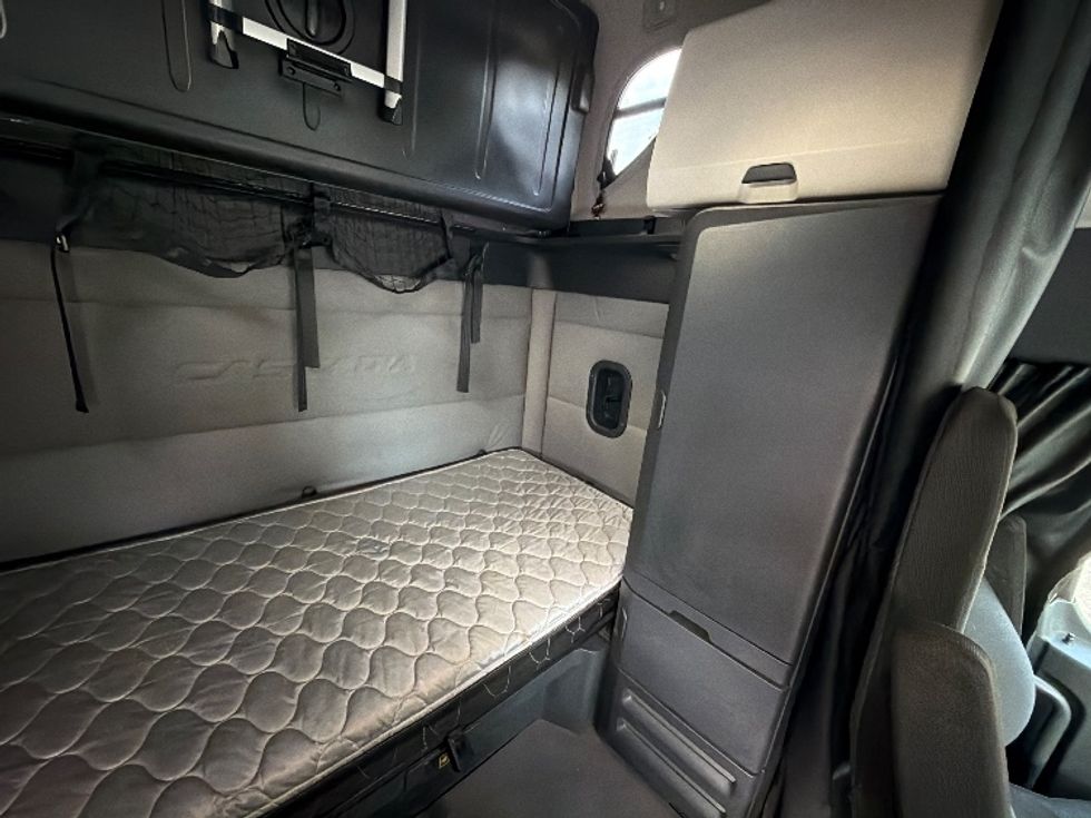 Sleeper Tractor-Heavy Duty Tractors-Freightliner-2020-T12664ST-Pensacola-FL-325,494\n\t\tmiles-$ 68,500 - Image 18