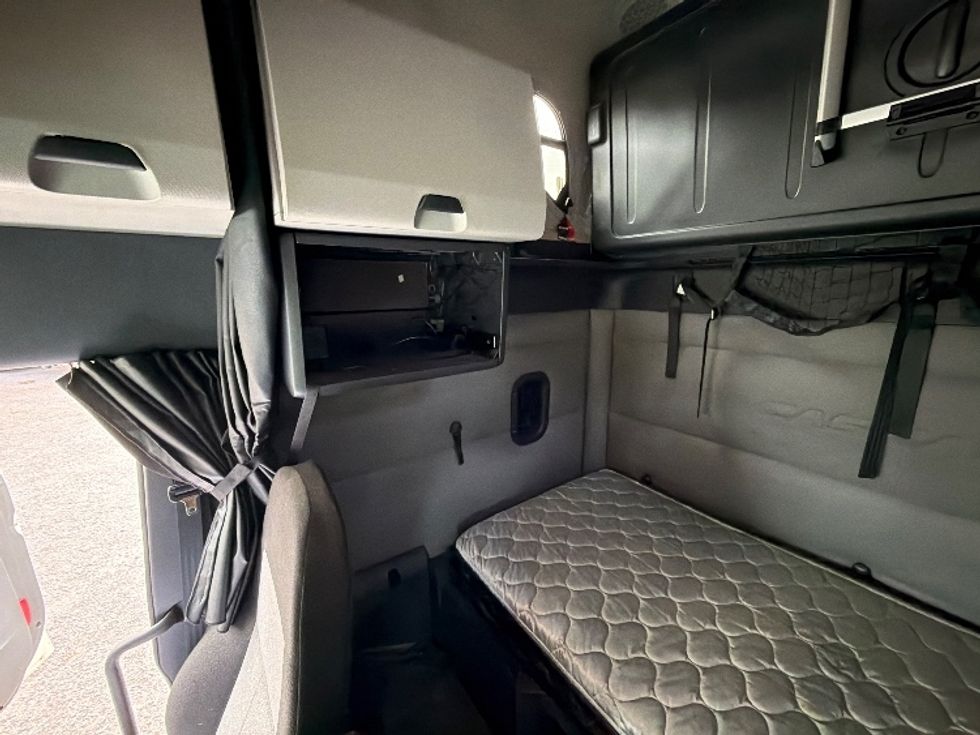 Sleeper Tractor-Heavy Duty Tractors-Freightliner-2020-T12664ST-Pensacola-FL-325,494\n\t\tmiles-$ 68,500 - Image 19