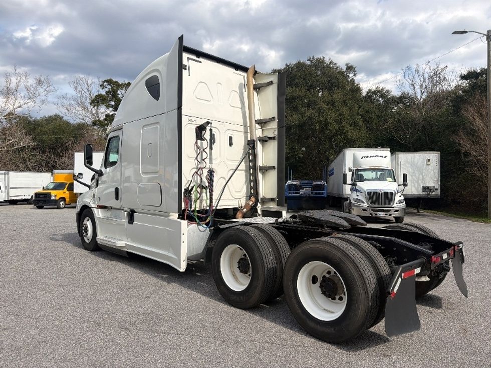 Sleeper Tractor-Heavy Duty Tractors-Freightliner-2020-T12664ST-Pensacola-FL-325,494\n\t\tmiles-$ 68,500 - Image 5