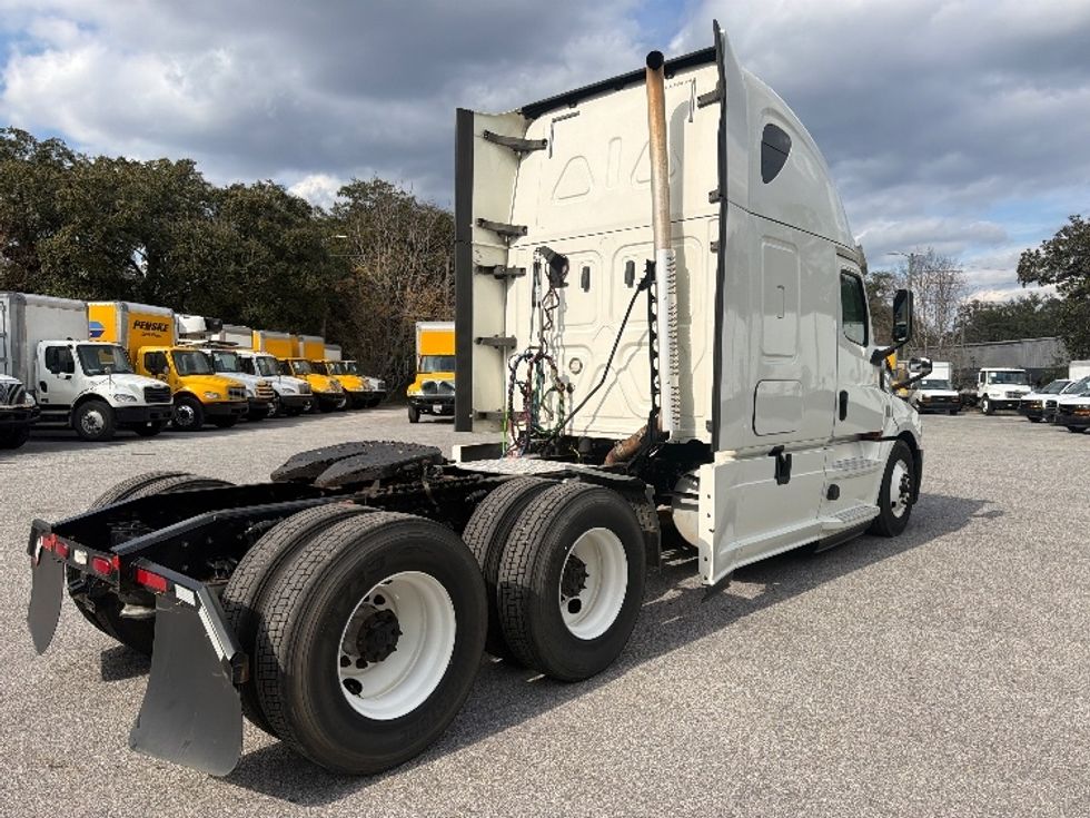 Sleeper Tractor-Heavy Duty Tractors-Freightliner-2020-T12664ST-Pensacola-FL-325,494\n\t\tmiles-$ 68,500 - Image 7