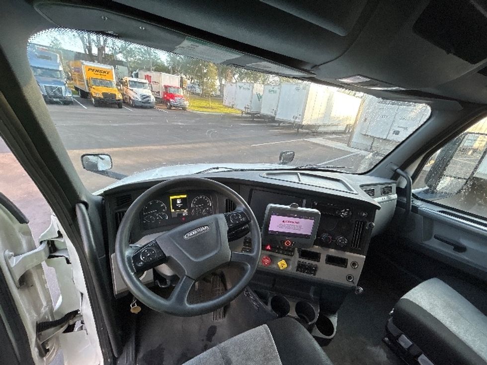 Sleeper Tractor-Heavy Duty Tractors-Freightliner-2020-T12664ST-Pensacola-FL-494,657\n\t\tmiles-$ 58,000 - Image 11