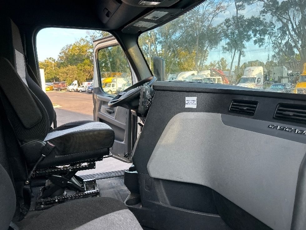 Sleeper Tractor-Heavy Duty Tractors-Freightliner-2020-T12664ST-Pensacola-FL-494,657\n\t\tmiles-$ 58,000 - Image 15