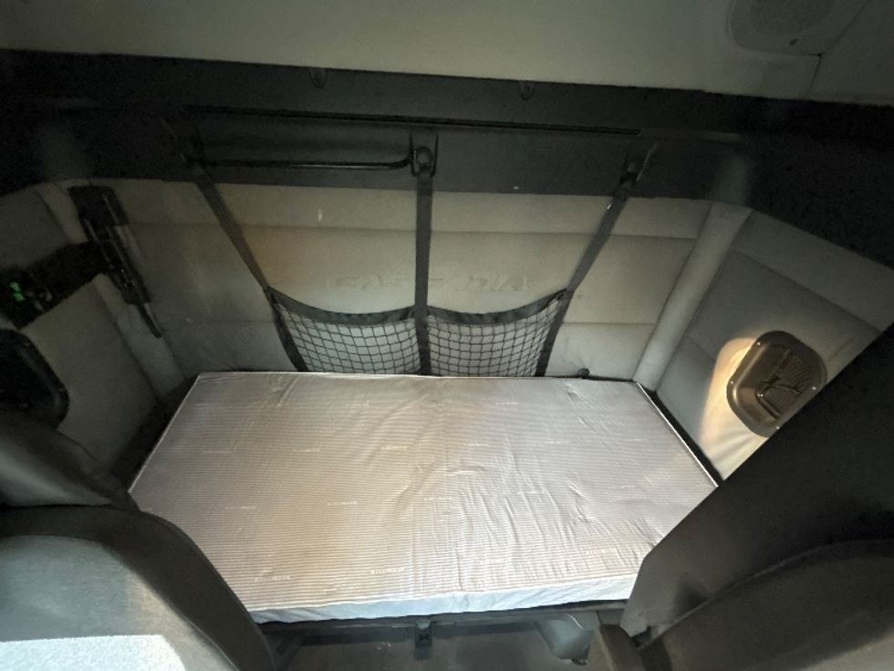 Sleeper Tractor-Heavy Duty Tractors-Freightliner-2020-T12664ST-Pensacola-FL-494,657\n\t\tmiles-$ 58,000 - Image 16