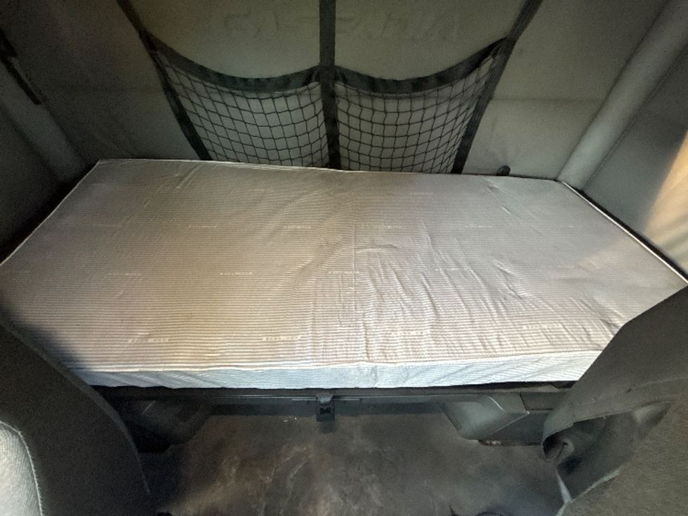 Sleeper Tractor-Heavy Duty Tractors-Freightliner-2020-T12664ST-Pensacola-FL-494,657\n\t\tmiles-$ 58,000 - Image 17