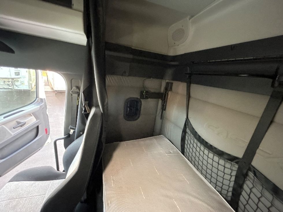 Sleeper Tractor-Heavy Duty Tractors-Freightliner-2020-T12664ST-Pensacola-FL-494,657\n\t\tmiles-$ 58,000 - Image 19