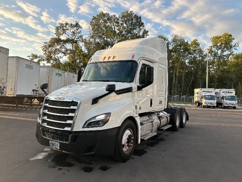 Sleeper Tractor-Heavy Duty Tractors-Freightliner-2020-T12664ST-Pensacola-FL-494,657\n\t\tmiles-$ 58,000 - Image 3