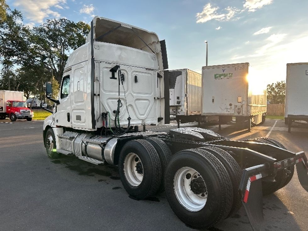 Sleeper Tractor-Heavy Duty Tractors-Freightliner-2020-T12664ST-Pensacola-FL-494,657\n\t\tmiles-$ 58,000 - Image 5