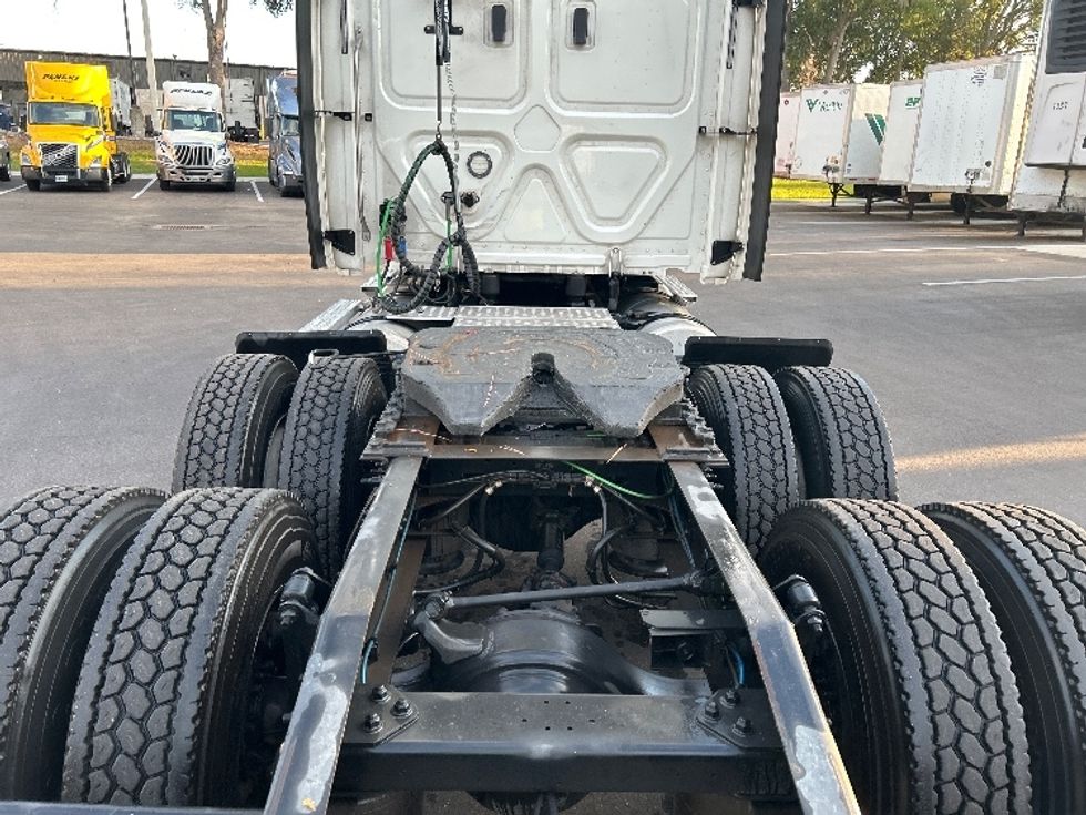 Sleeper Tractor-Heavy Duty Tractors-Freightliner-2020-T12664ST-Pensacola-FL-494,657\n\t\tmiles-$ 58,000 - Image 6