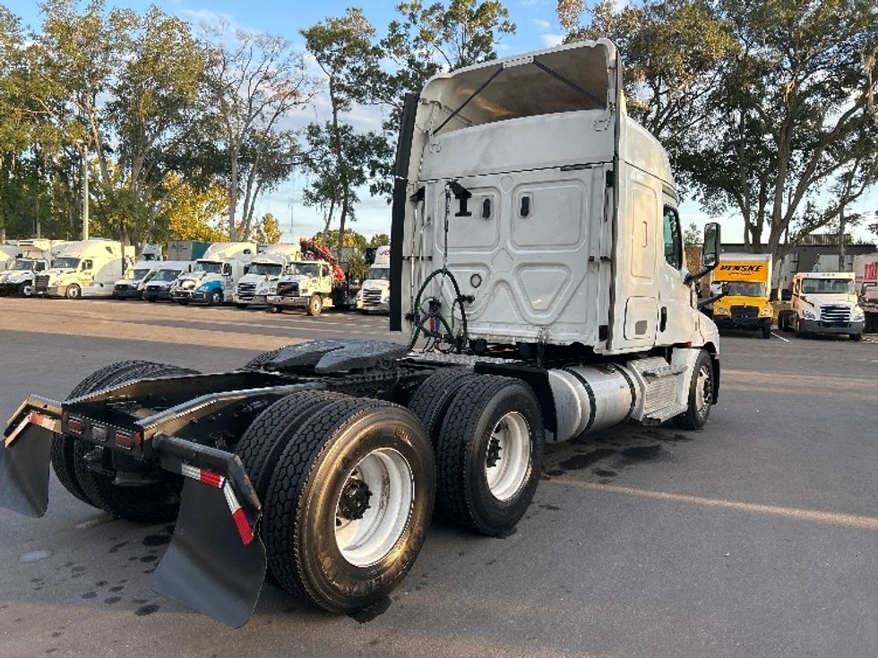 Sleeper Tractor-Heavy Duty Tractors-Freightliner-2020-T12664ST-Pensacola-FL-494,657\n\t\tmiles-$ 58,000 - Image 7
