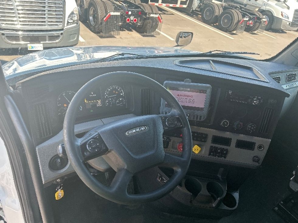 Sleeper Tractor-Heavy Duty Tractors-Freightliner-2020-T12664ST-Pensacola-FL-497,906\n\t\tmiles-$ 55,500 - Image 11