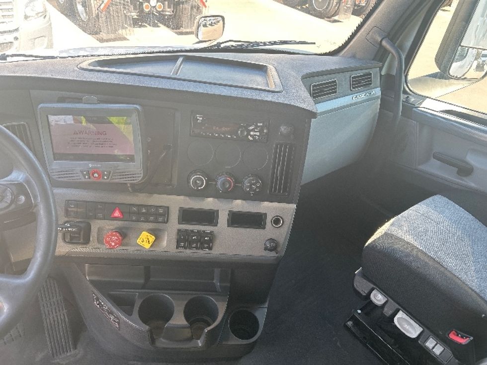 Sleeper Tractor-Heavy Duty Tractors-Freightliner-2020-T12664ST-Pensacola-FL-497,906\n\t\tmiles-$ 55,500 - Image 12