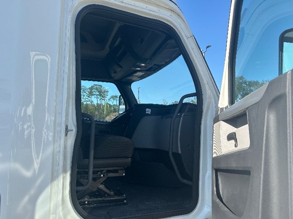 Sleeper Tractor-Heavy Duty Tractors-Freightliner-2020-T12664ST-Pensacola-FL-497,906\n\t\tmiles-$ 55,500 - Image 13
