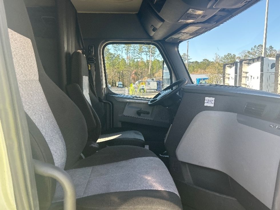 Sleeper Tractor-Heavy Duty Tractors-Freightliner-2020-T12664ST-Pensacola-FL-497,906\n\t\tmiles-$ 55,500 - Image 14