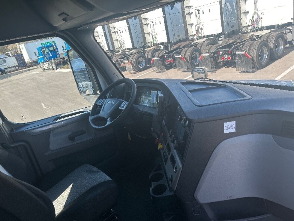 Sleeper Tractor-Heavy Duty Tractors-Freightliner-2020-T12664ST-Pensacola-FL-497,906\n\t\tmiles-$ 55,500 - Image 15