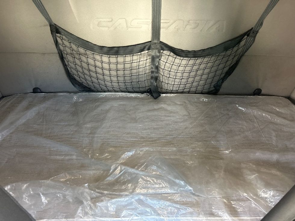 Sleeper Tractor-Heavy Duty Tractors-Freightliner-2020-T12664ST-Pensacola-FL-497,906\n\t\tmiles-$ 55,500 - Image 17