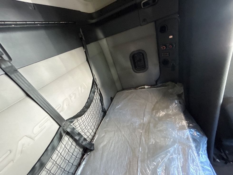 Sleeper Tractor-Heavy Duty Tractors-Freightliner-2020-T12664ST-Pensacola-FL-497,906\n\t\tmiles-$ 55,500 - Image 18