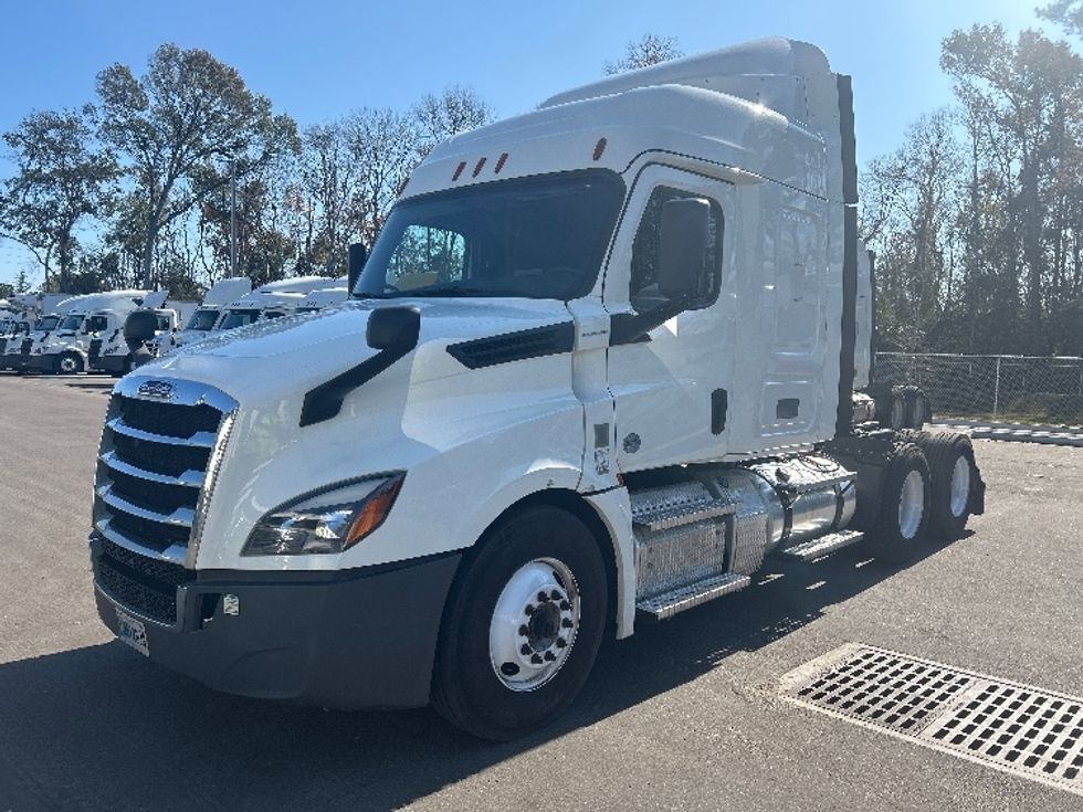 Sleeper Tractor-Heavy Duty Tractors-Freightliner-2020-T12664ST-Pensacola-FL-497,906\n\t\tmiles-$ 55,500 - Image 3