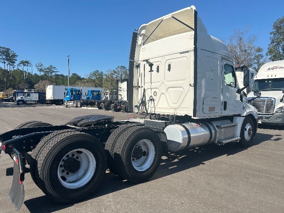 Sleeper Tractor-Heavy Duty Tractors-Freightliner-2020-T12664ST-Pensacola-FL-497,906\n\t\tmiles-$ 55,500 - Image 7