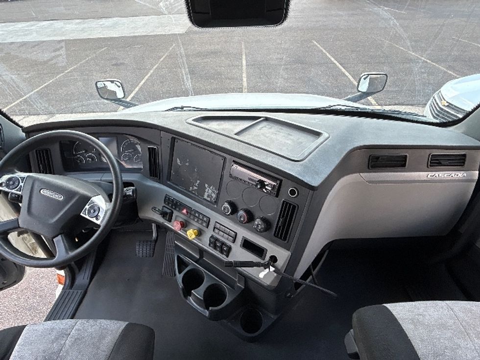 Sleeper Tractor-Heavy Duty Tractors-Freightliner-2020-T12664ST-Pensacola-FL-589,665\n\t\tmiles-$ 53,750 - Image 11