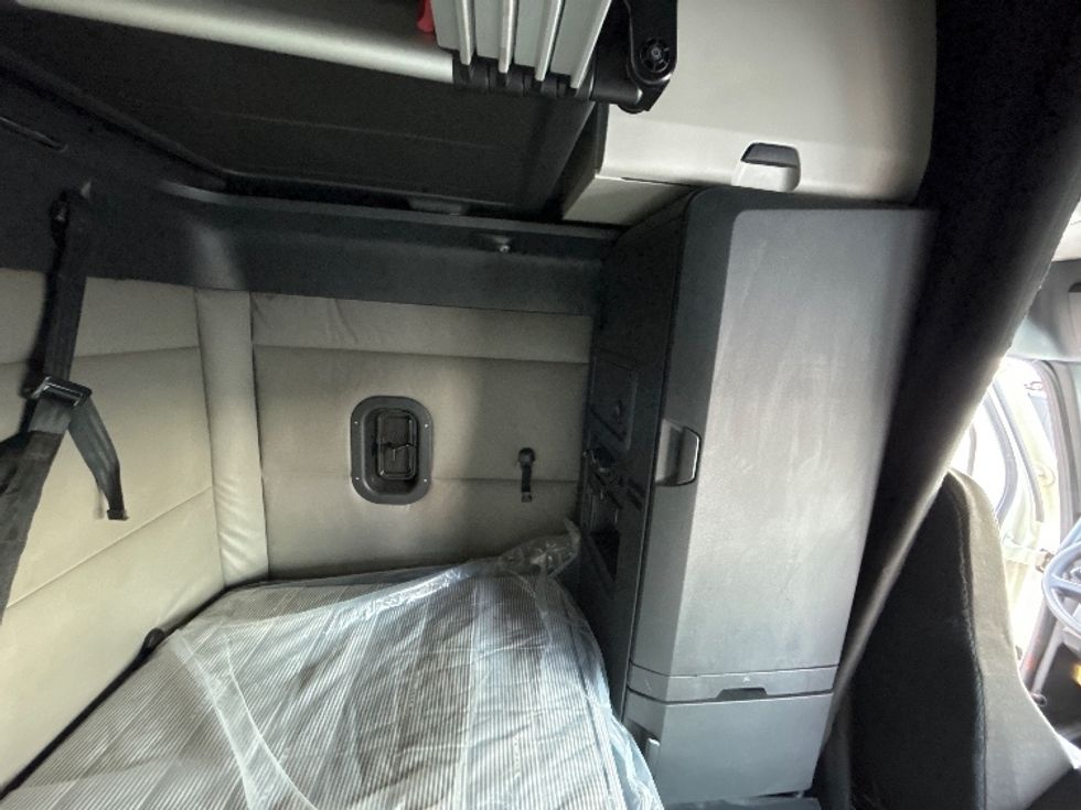 Sleeper Tractor-Heavy Duty Tractors-Freightliner-2020-T12664ST-Pensacola-FL-589,665\n\t\tmiles-$ 53,750 - Image 16