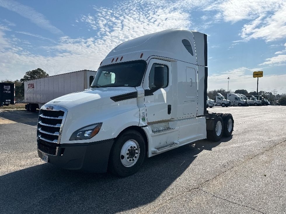 Sleeper Tractor-Heavy Duty Tractors-Freightliner-2020-T12664ST-Pensacola-FL-665,213\n\t\tmiles-$ 39,500 - Image 1