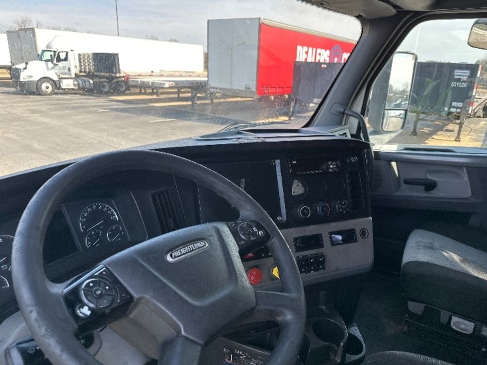 Sleeper Tractor-Heavy Duty Tractors-Freightliner-2020-T12664ST-Pensacola-FL-665,213\n\t\tmiles-$ 39,500 - Image 10