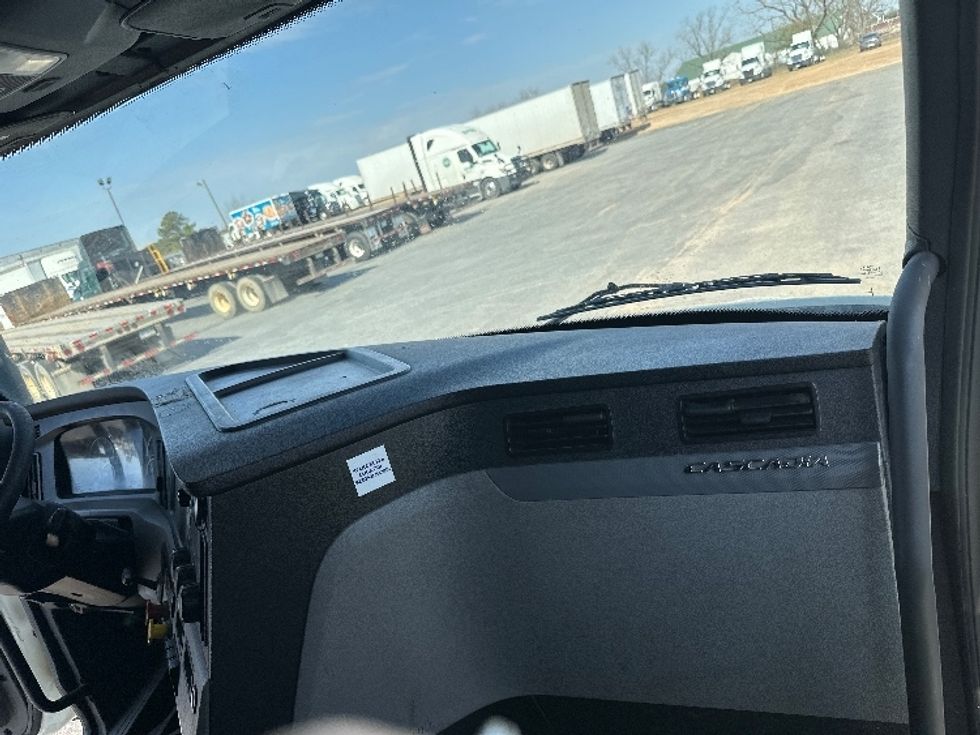 Sleeper Tractor-Heavy Duty Tractors-Freightliner-2020-T12664ST-Pensacola-FL-665,213\n\t\tmiles-$ 39,500 - Image 13