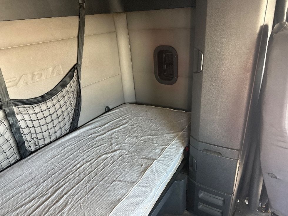 Sleeper Tractor-Heavy Duty Tractors-Freightliner-2020-T12664ST-Pensacola-FL-665,213\n\t\tmiles-$ 39,500 - Image 16