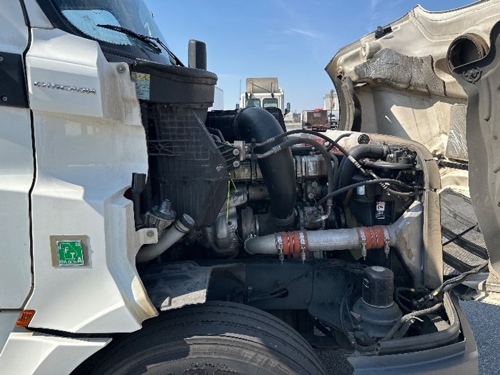 Sleeper Tractor-Heavy Duty Tractors-Freightliner-2020-T12664ST-Pensacola-FL-665,213\n\t\tmiles-$ 39,500 - Image 19