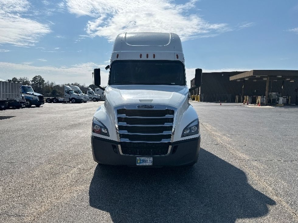 Sleeper Tractor-Heavy Duty Tractors-Freightliner-2020-T12664ST-Pensacola-FL-665,213\n\t\tmiles-$ 39,500 - Image 2