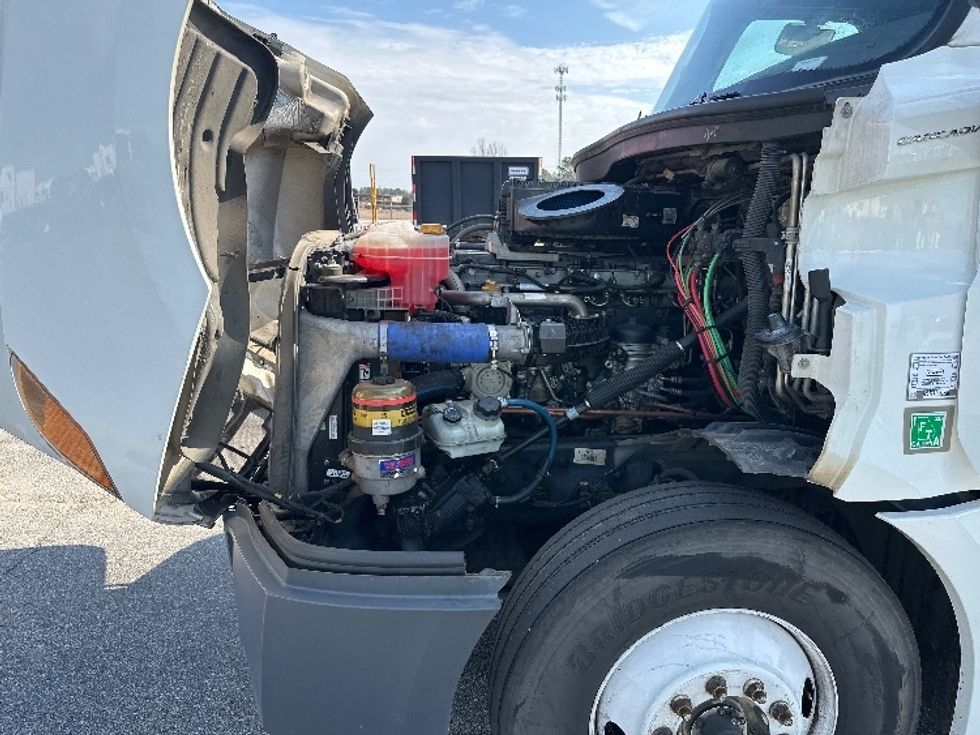 Sleeper Tractor-Heavy Duty Tractors-Freightliner-2020-T12664ST-Pensacola-FL-665,213\n\t\tmiles-$ 39,500 - Image 20