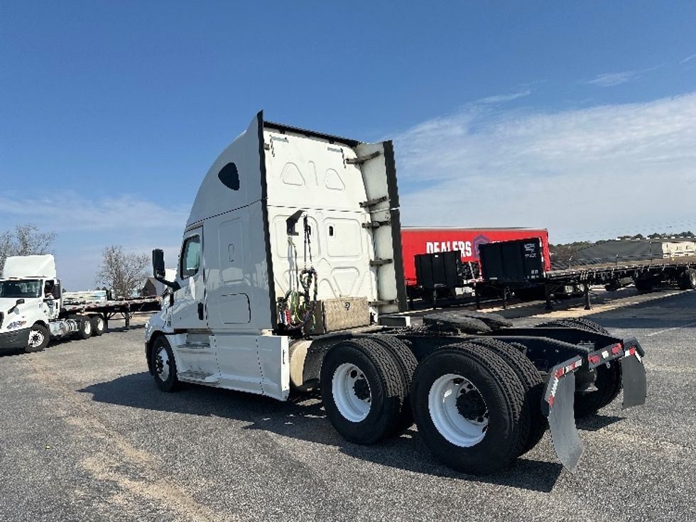 Sleeper Tractor-Heavy Duty Tractors-Freightliner-2020-T12664ST-Pensacola-FL-665,213\n\t\tmiles-$ 39,500 - Image 4