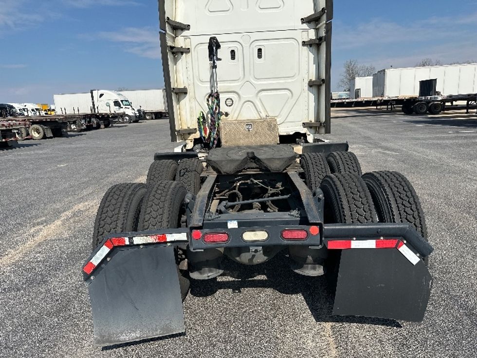 Sleeper Tractor-Heavy Duty Tractors-Freightliner-2020-T12664ST-Pensacola-FL-665,213\n\t\tmiles-$ 39,500 - Image 5