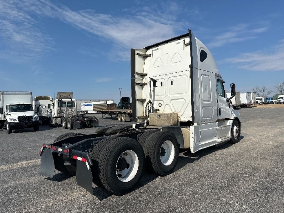 Sleeper Tractor-Heavy Duty Tractors-Freightliner-2020-T12664ST-Pensacola-FL-665,213\n\t\tmiles-$ 39,500 - Image 6