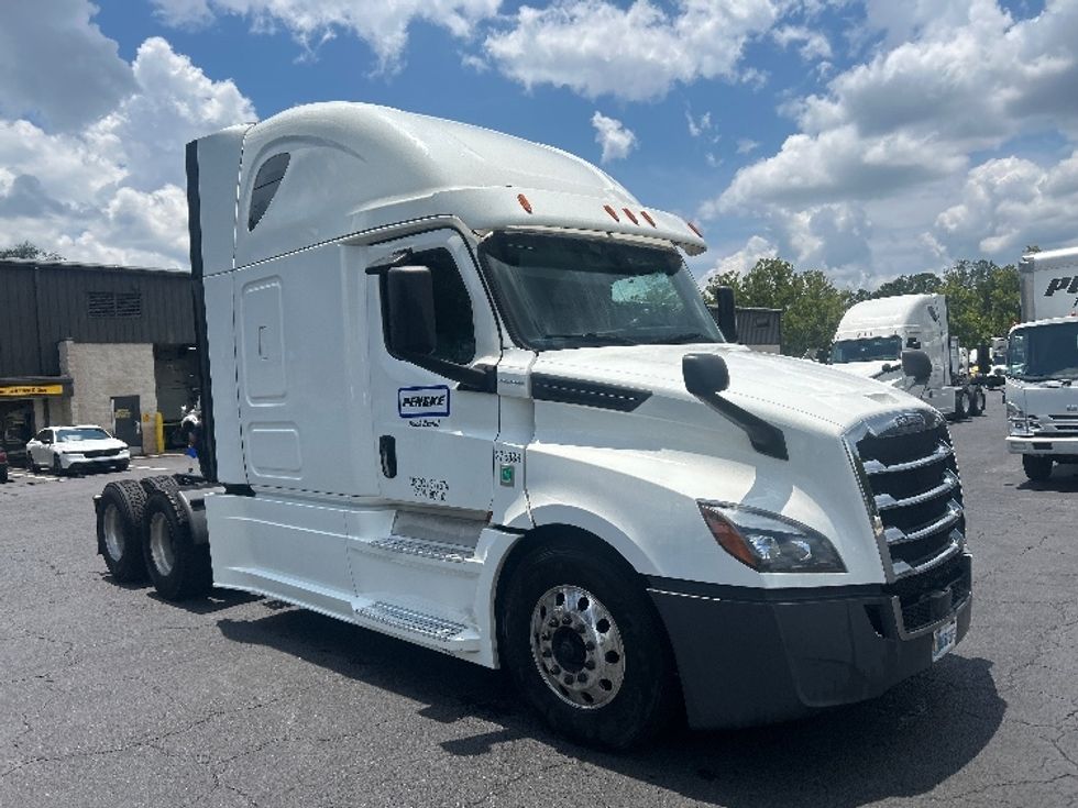 Sleeper Tractor-Heavy Duty Tractors-Freightliner-2020-T12664ST-Pensacola-FL-697,455\n\t\tmiles-$ 52,500 - Image 1
