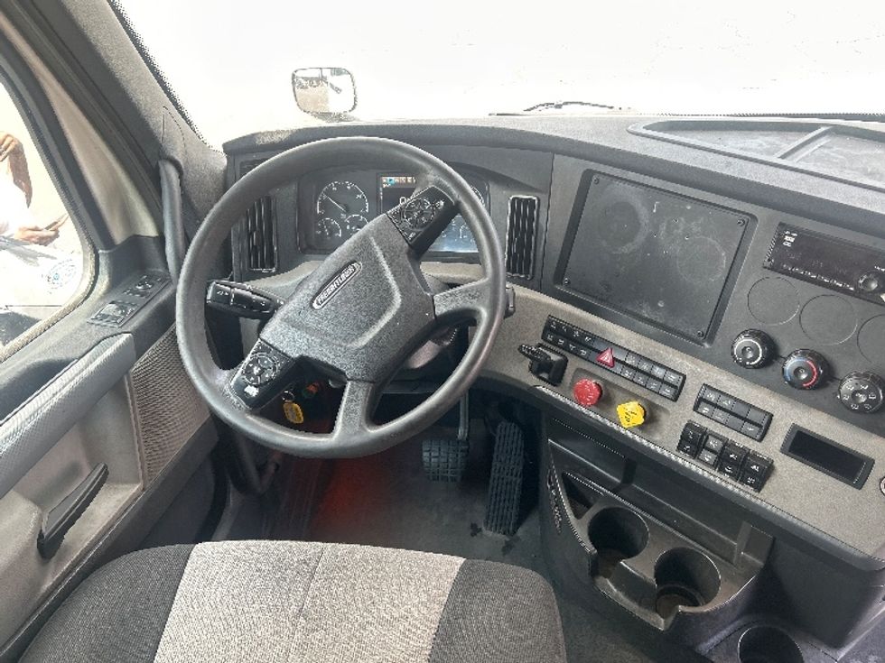 Sleeper Tractor-Heavy Duty Tractors-Freightliner-2020-T12664ST-Pensacola-FL-697,455\n\t\tmiles-$ 52,500 - Image 10