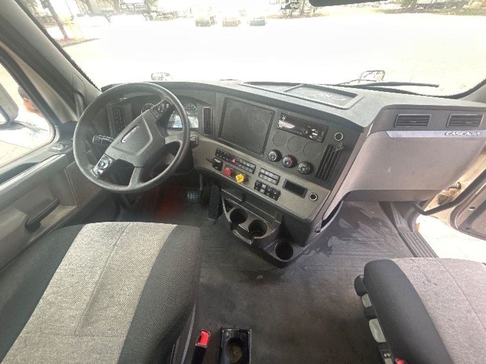 Sleeper Tractor-Heavy Duty Tractors-Freightliner-2020-T12664ST-Pensacola-FL-697,455\n\t\tmiles-$ 52,500 - Image 11