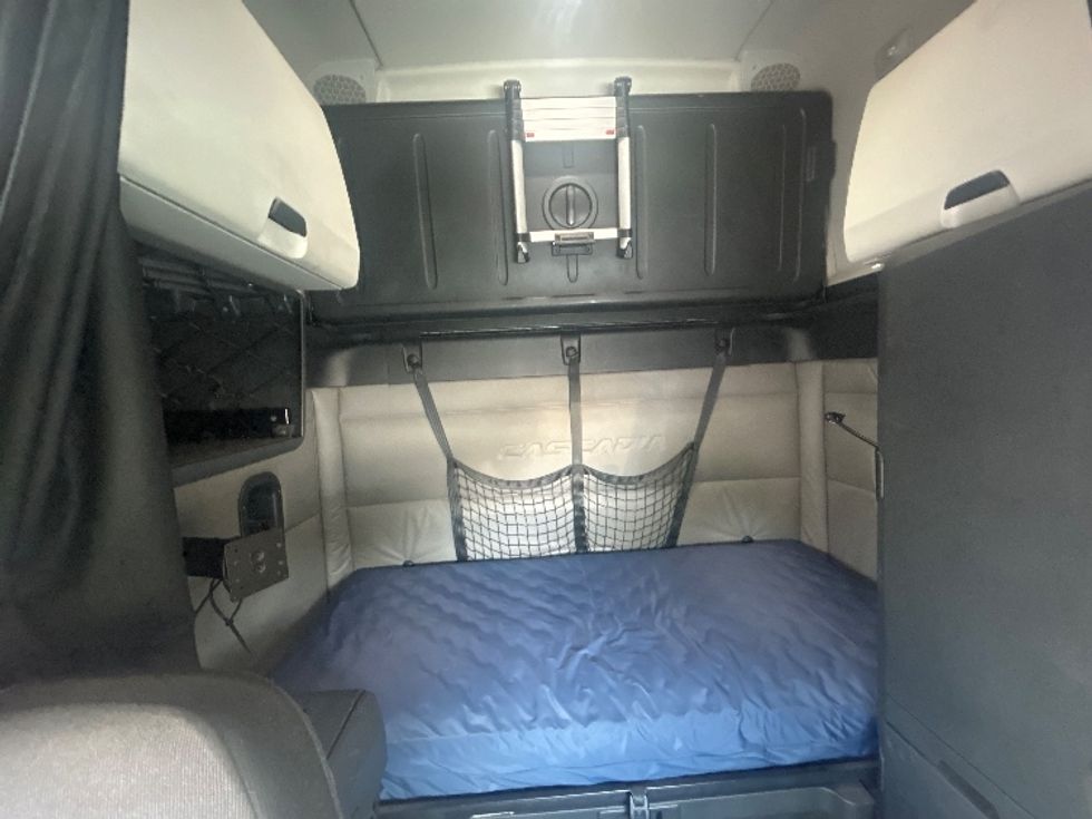 Sleeper Tractor-Heavy Duty Tractors-Freightliner-2020-T12664ST-Pensacola-FL-697,455\n\t\tmiles-$ 52,500 - Image 15