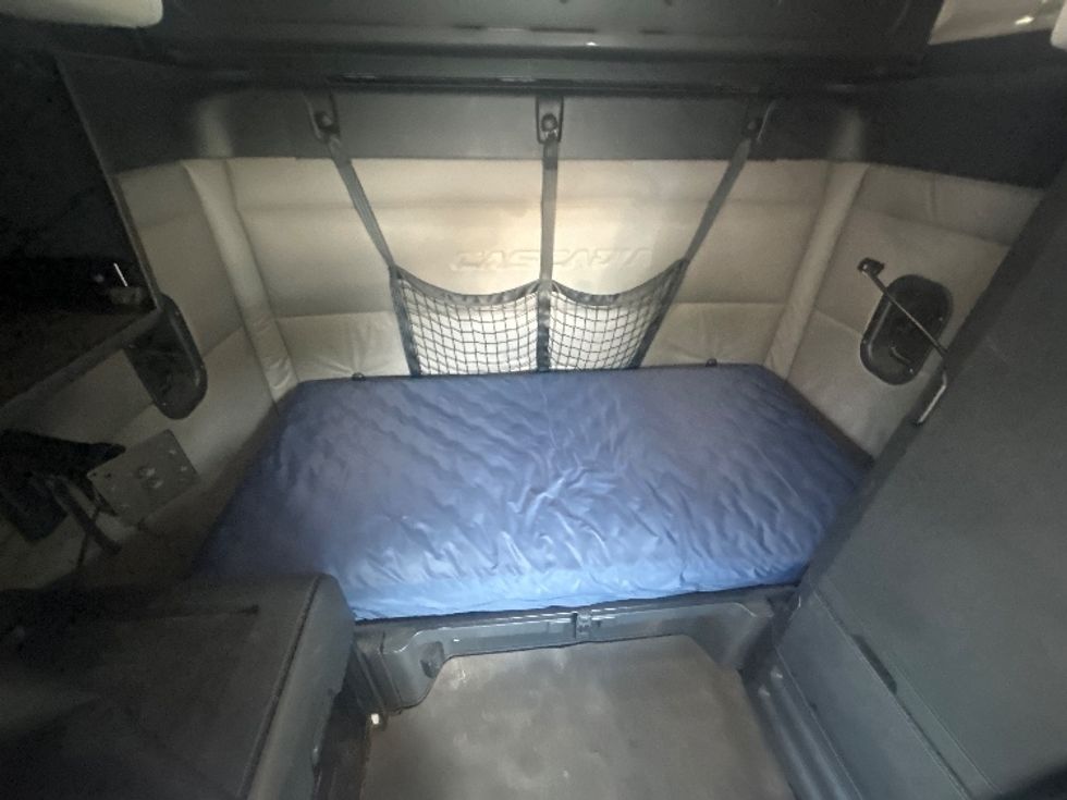 Sleeper Tractor-Heavy Duty Tractors-Freightliner-2020-T12664ST-Pensacola-FL-697,455\n\t\tmiles-$ 52,500 - Image 16